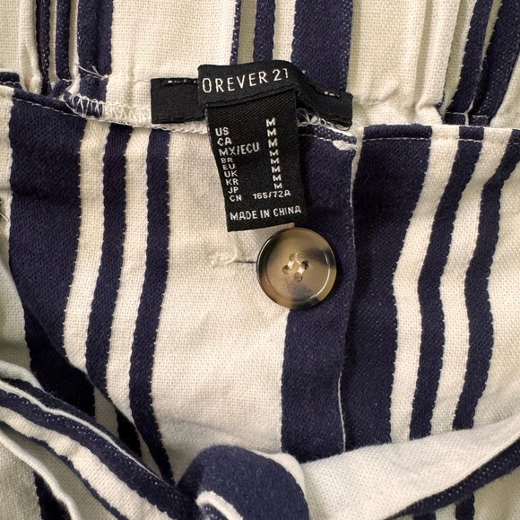 Woman’s mini skirt - Picture 3 of 4